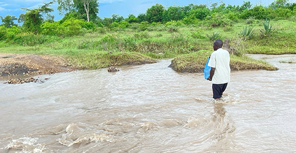 폭우와 홍수로  무너진 케냐가 평범한 일상으로 돌아갈 수 있도록 함께해 주세요.