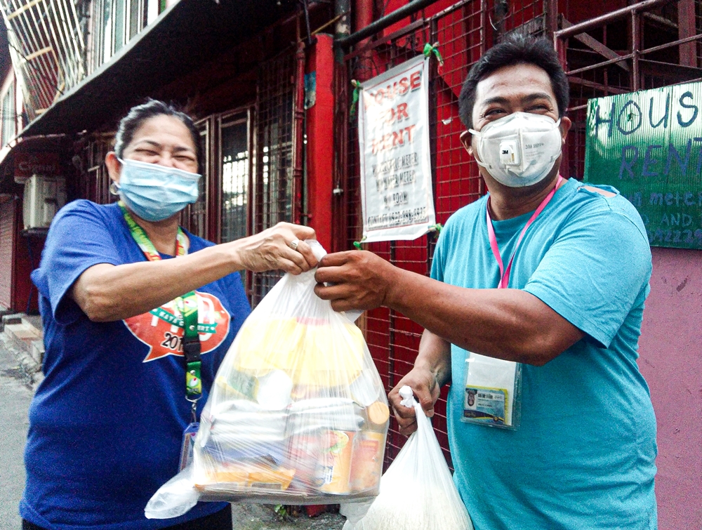 ▲지난 4월 밀알복지재단-(주)애터미필리핀의 장애인가정 긴급지원 전달 당시 모습 (사진제공