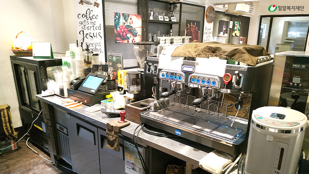 두나마이 카페 전경.jpg