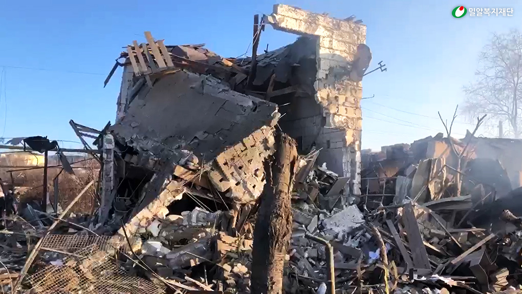 우크라이나 마리우폴 폭격 피해 현장.jpg