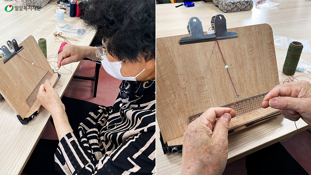 마르코로호 매듭지은이 할머니의 팔찌 제작 모습.jpg