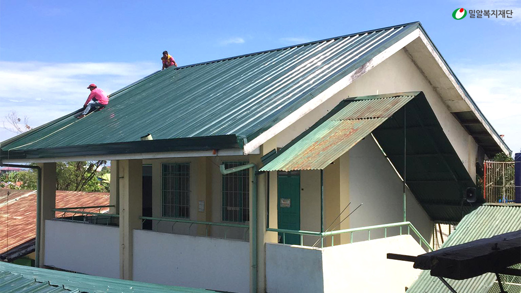 이바바오 초등학교 지붕.jpg