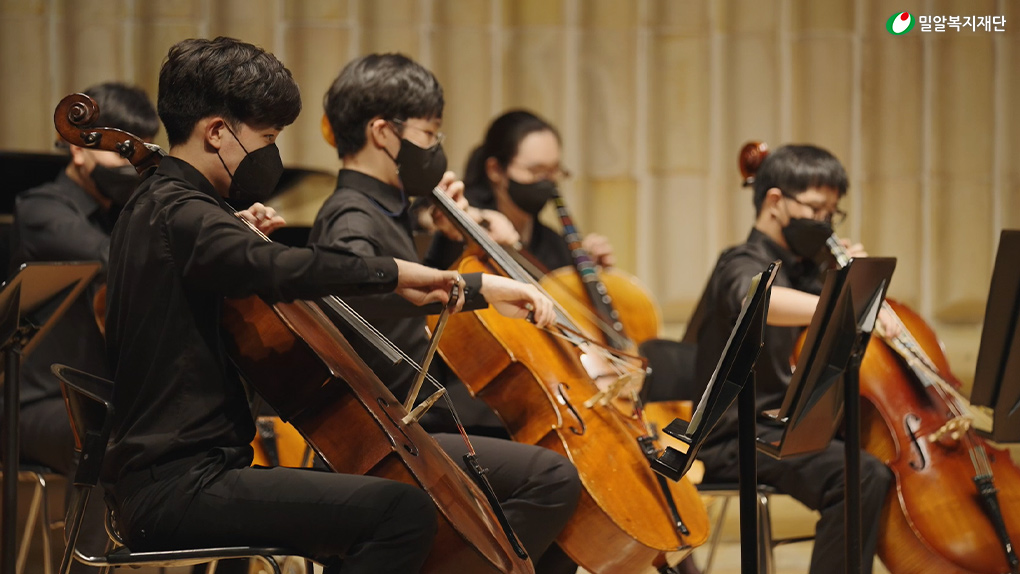 밀알첼로앙상블 날개 차지우 단원(2).jpg