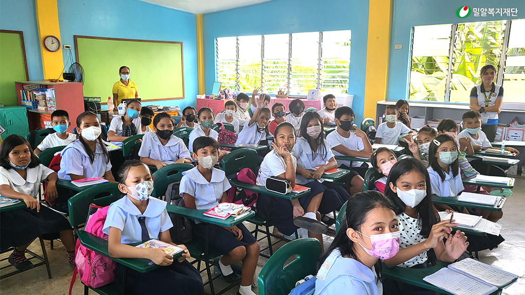 필리핀 세부 이바바오 초등학교 아이들.jpg
