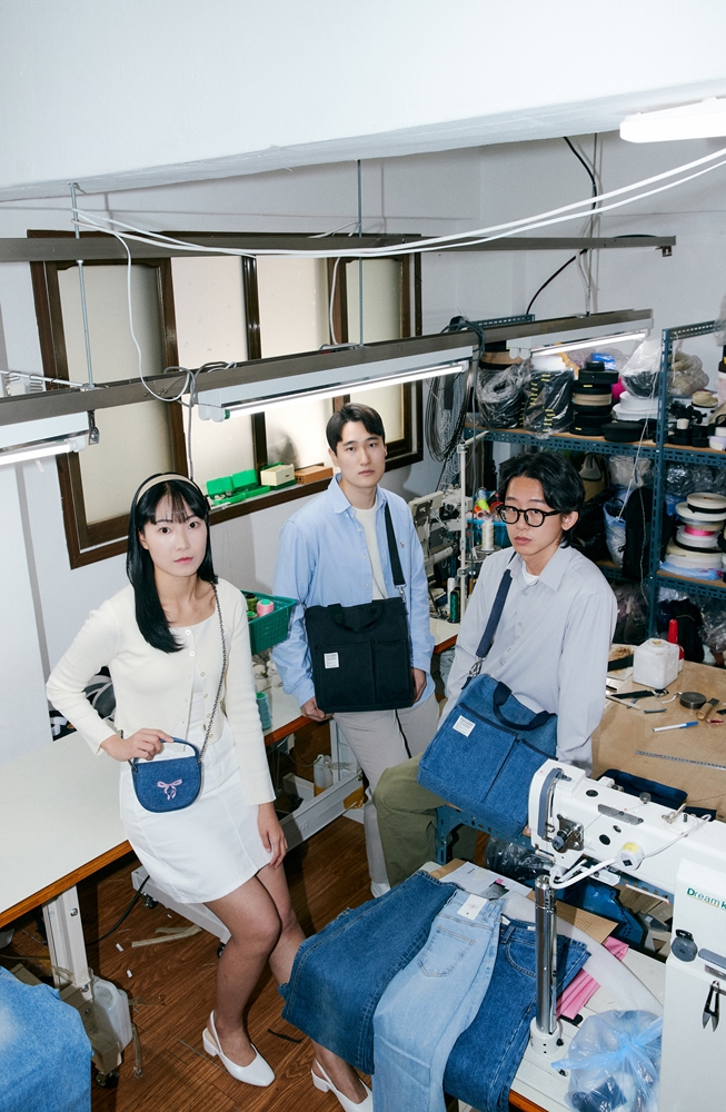 기빙플러스가 팝시즈와 업사이클링 데님 가방 3종 펀딩을 진행하고 있다..jpg