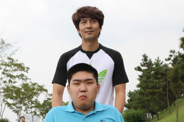 이필모홍보대사, 장애아동 휠체어 끌며 걷기대회 참여