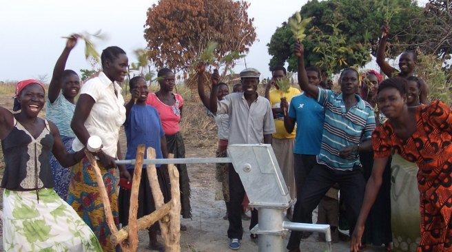 밀알복지재단 우간다 글루 사업장 : 아비예마을에 새 우물이 생겼어요!