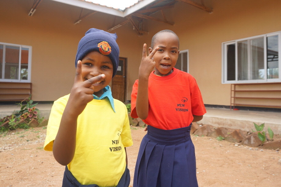 탄자니아에 찾아온 알록달록한 선물