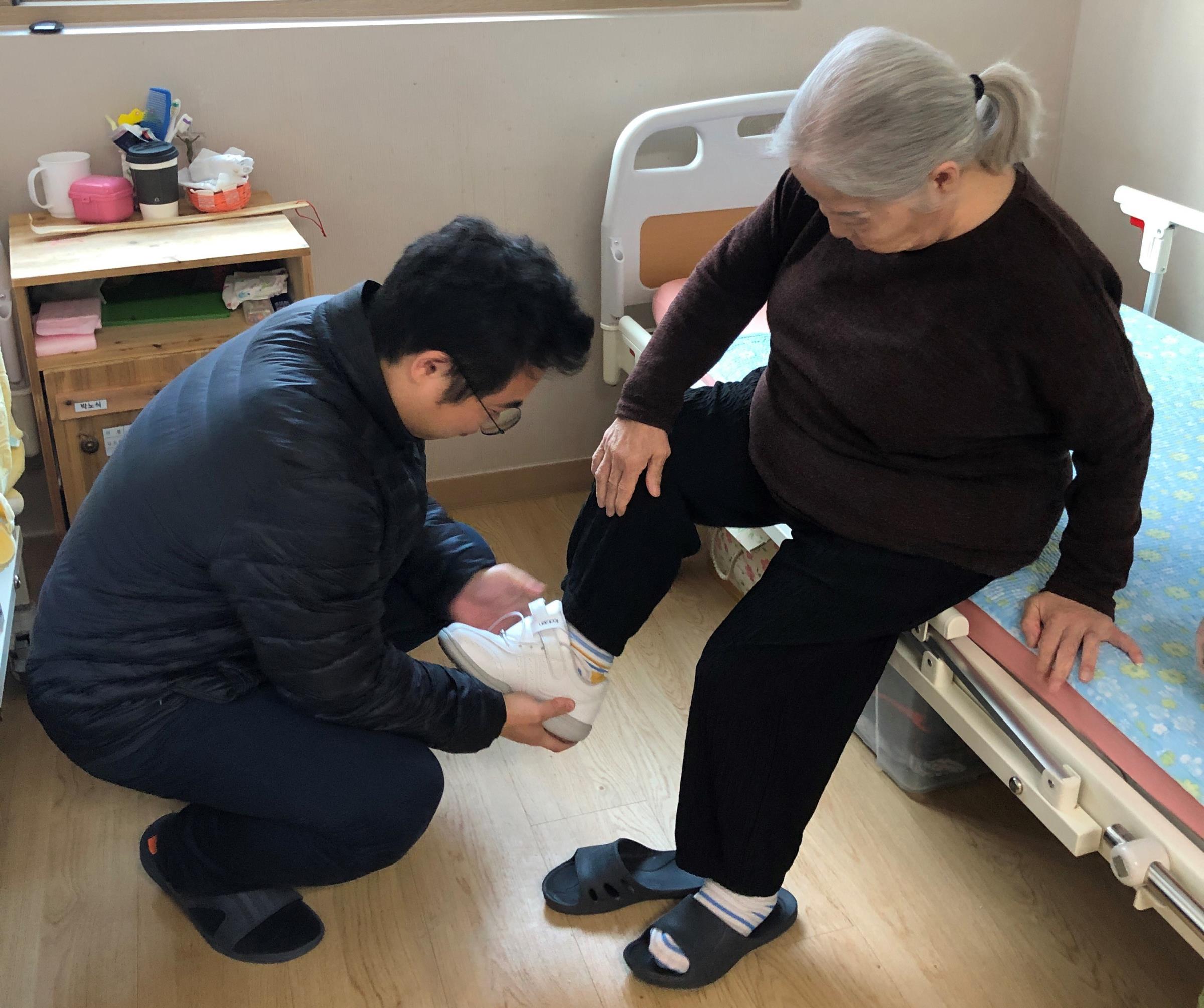 홀로 겨울을 나야하는 어르신들께 전하는 따뜻한 온기