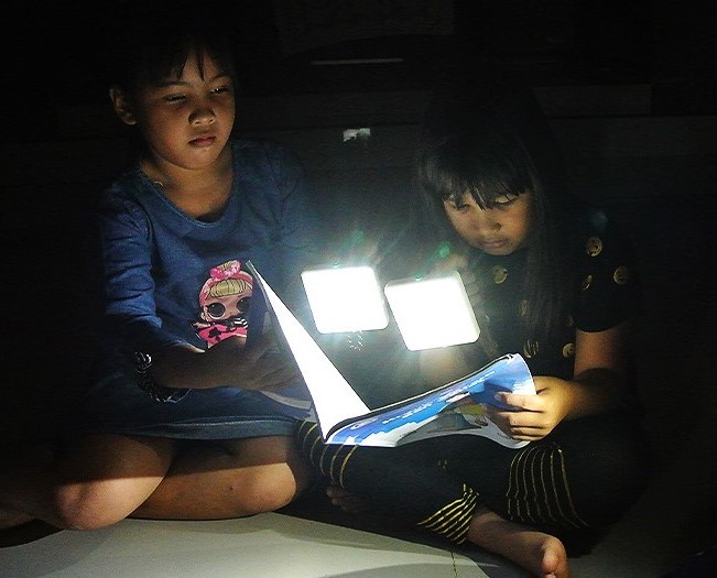 태양광랜턴으로 달라진 삶, ‘공부도 하고, 꿈도 키워요!’